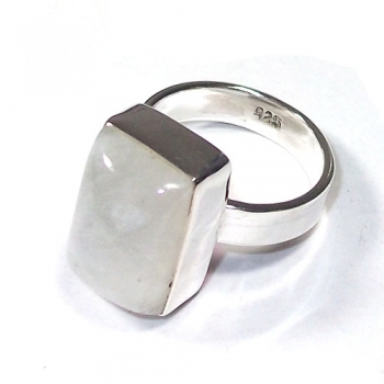 Pure silver casual wear gemstone ring